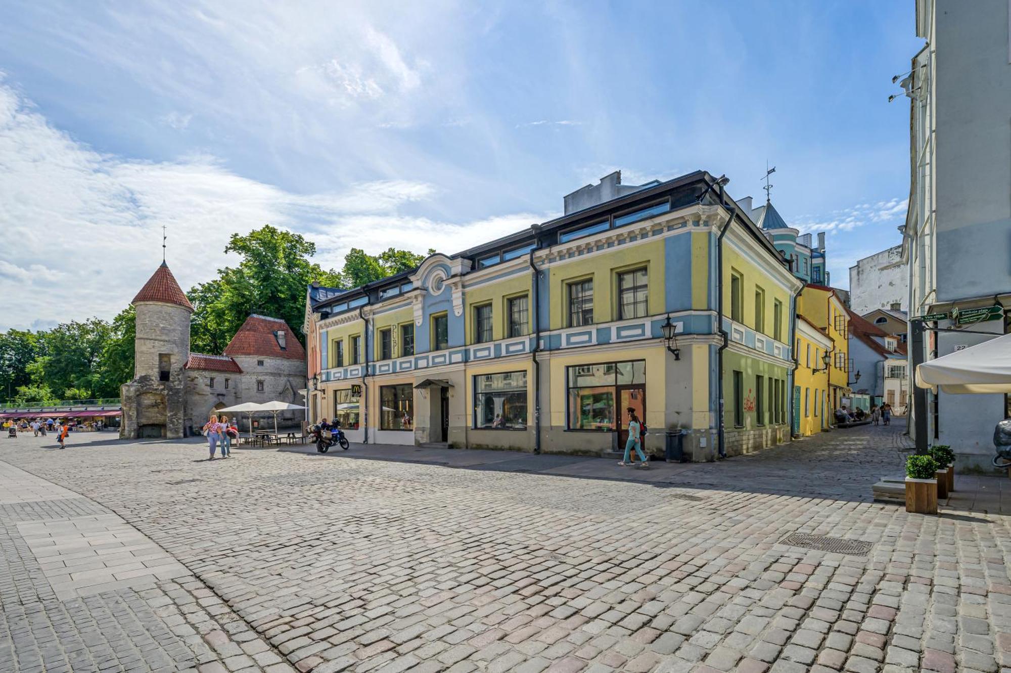 Old Town Romantic *